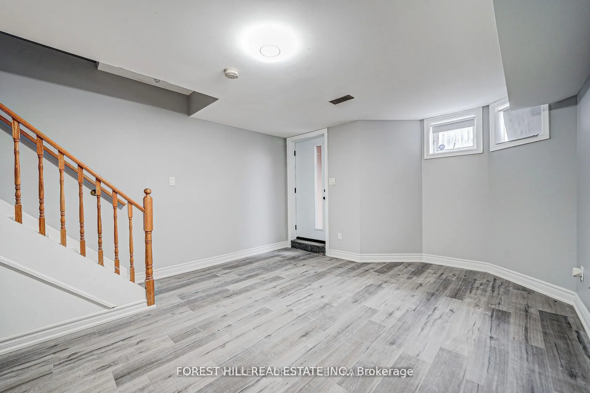 39A Lippincott Street E #Lower