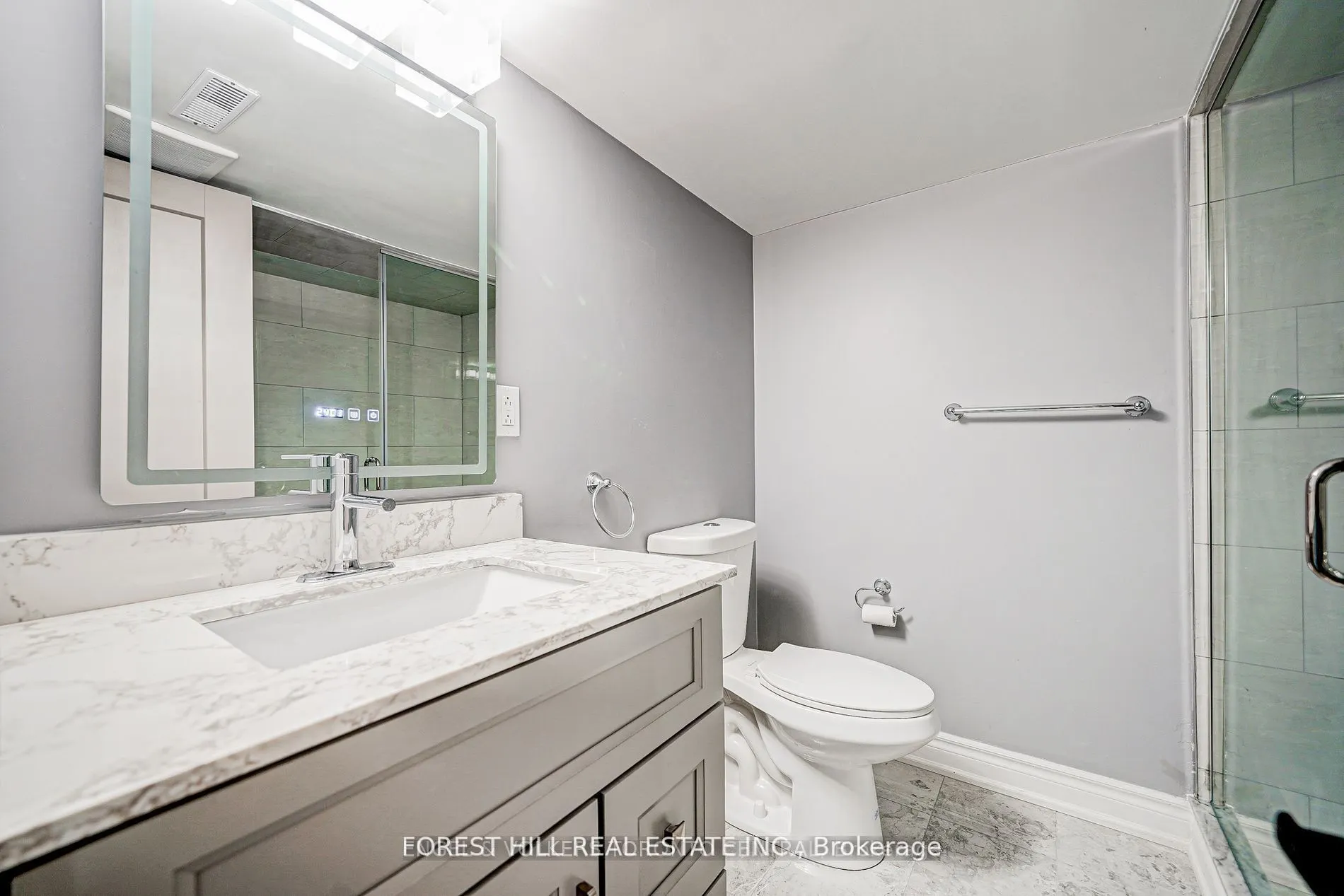 39A Lippincott Street E #Lower