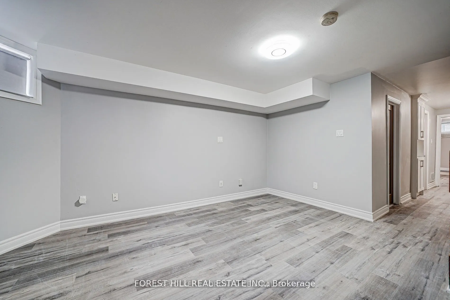 39A Lippincott Street E #Lower