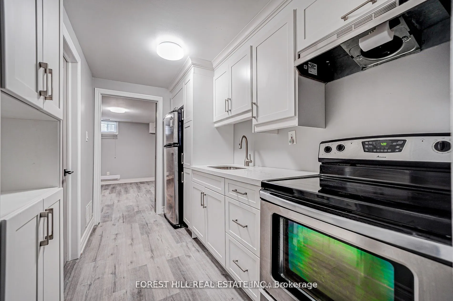 39A Lippincott Street E #Lower