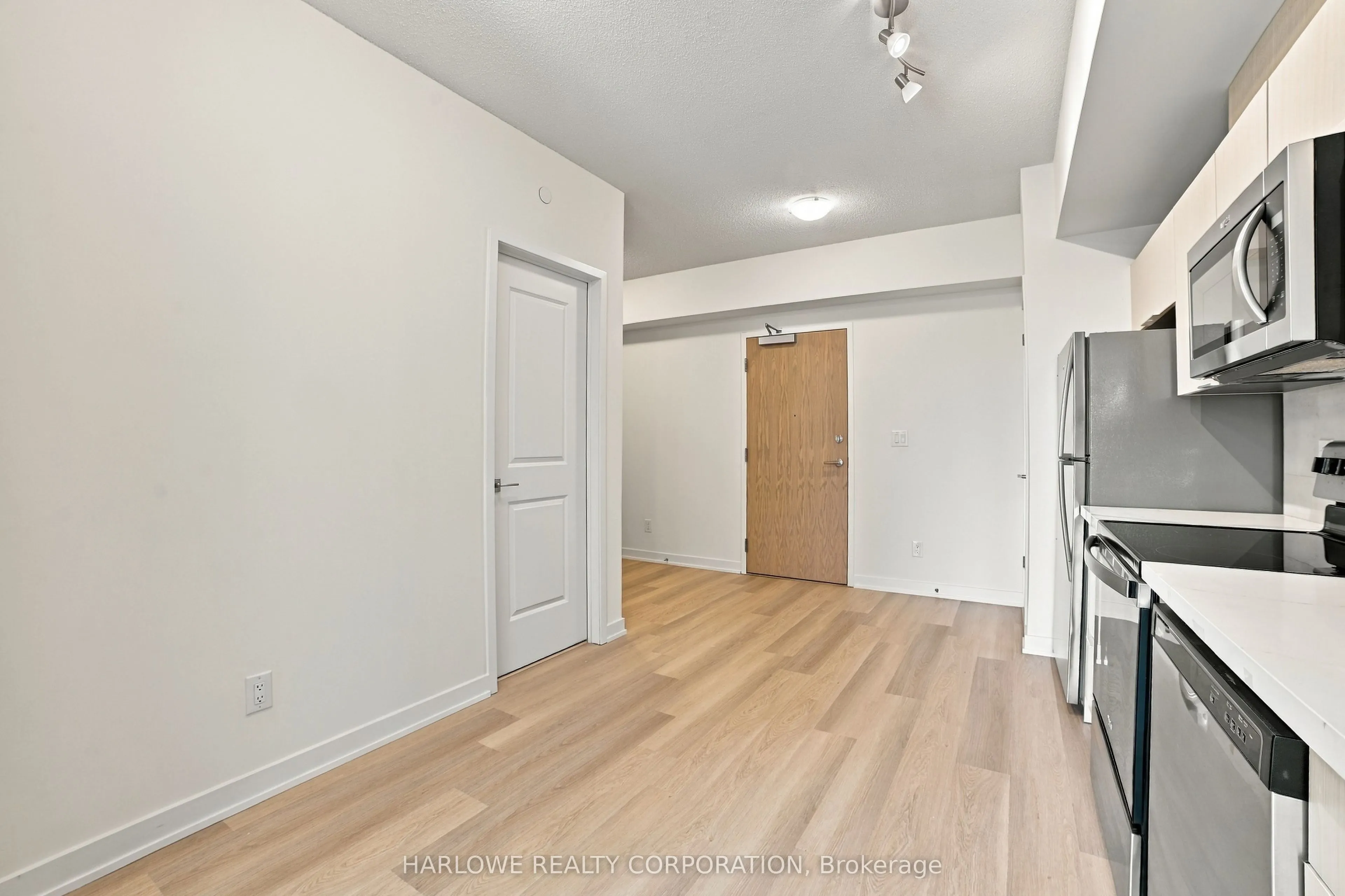 2825 Jane Street #206