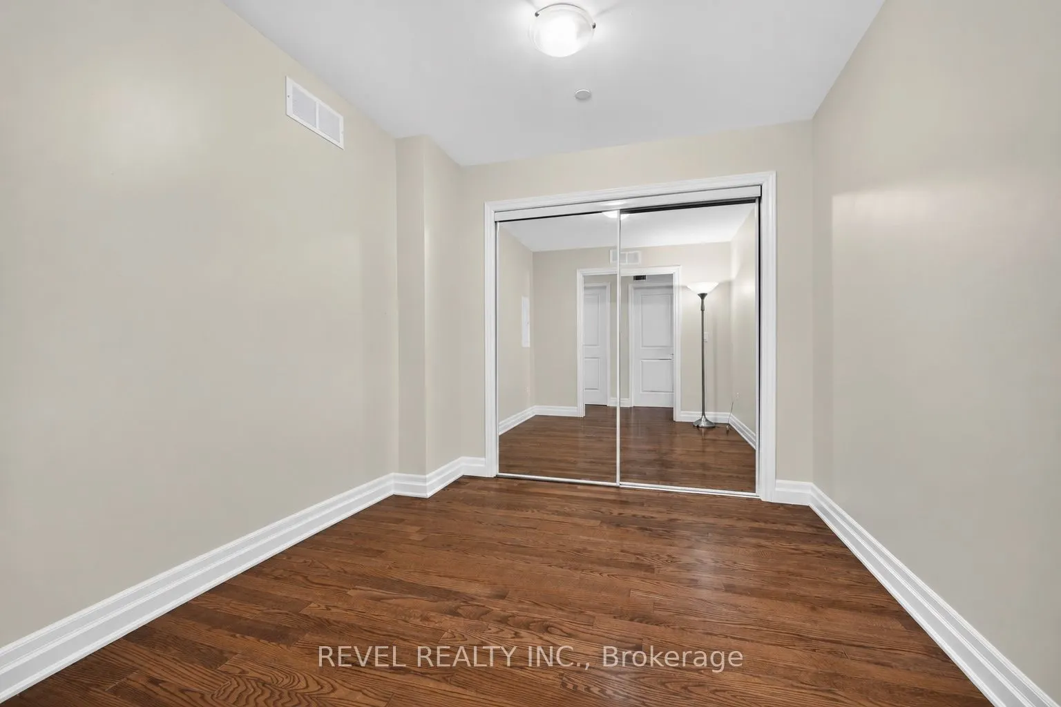 1045 Nadalin Heights #209