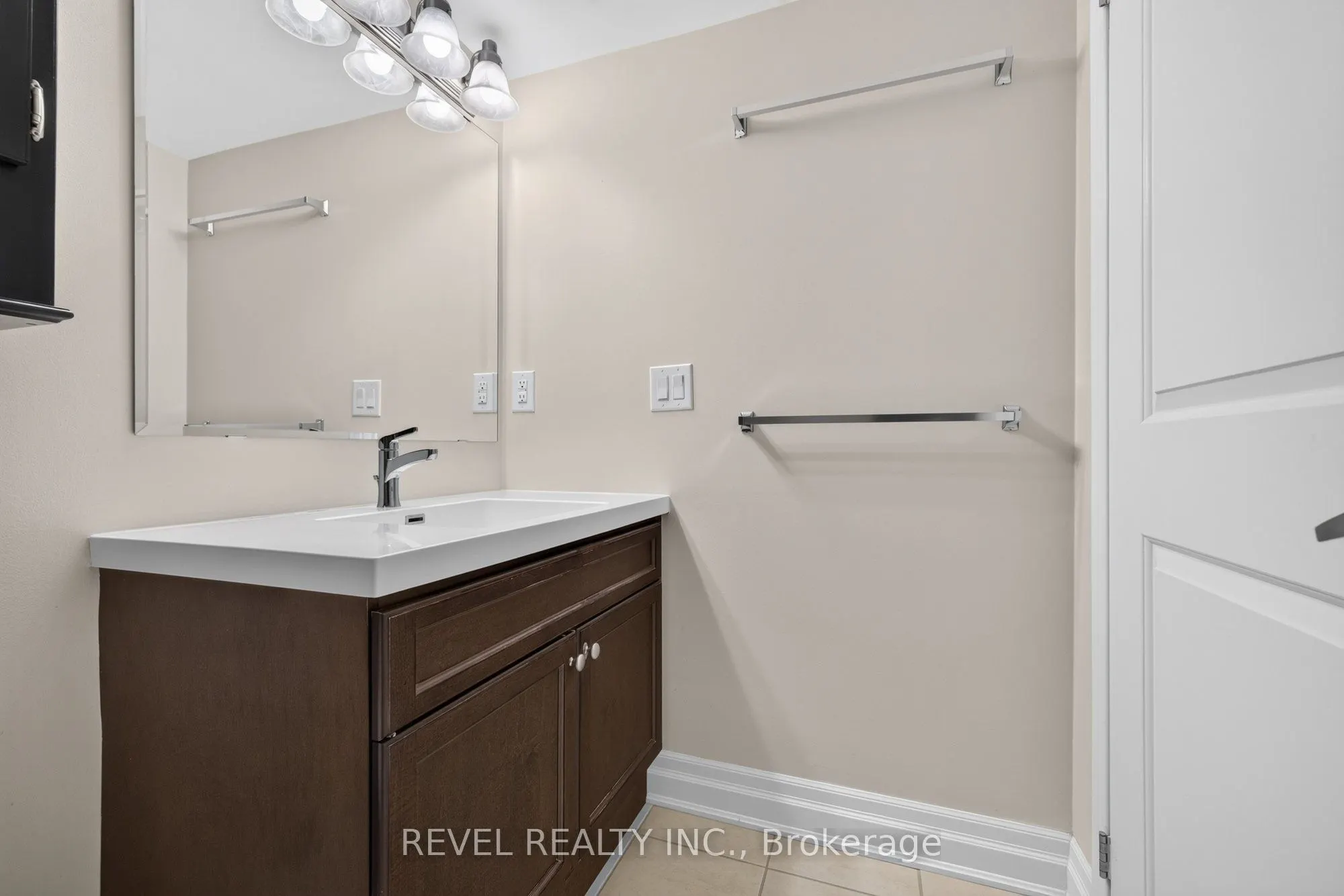 1045 Nadalin Heights #209