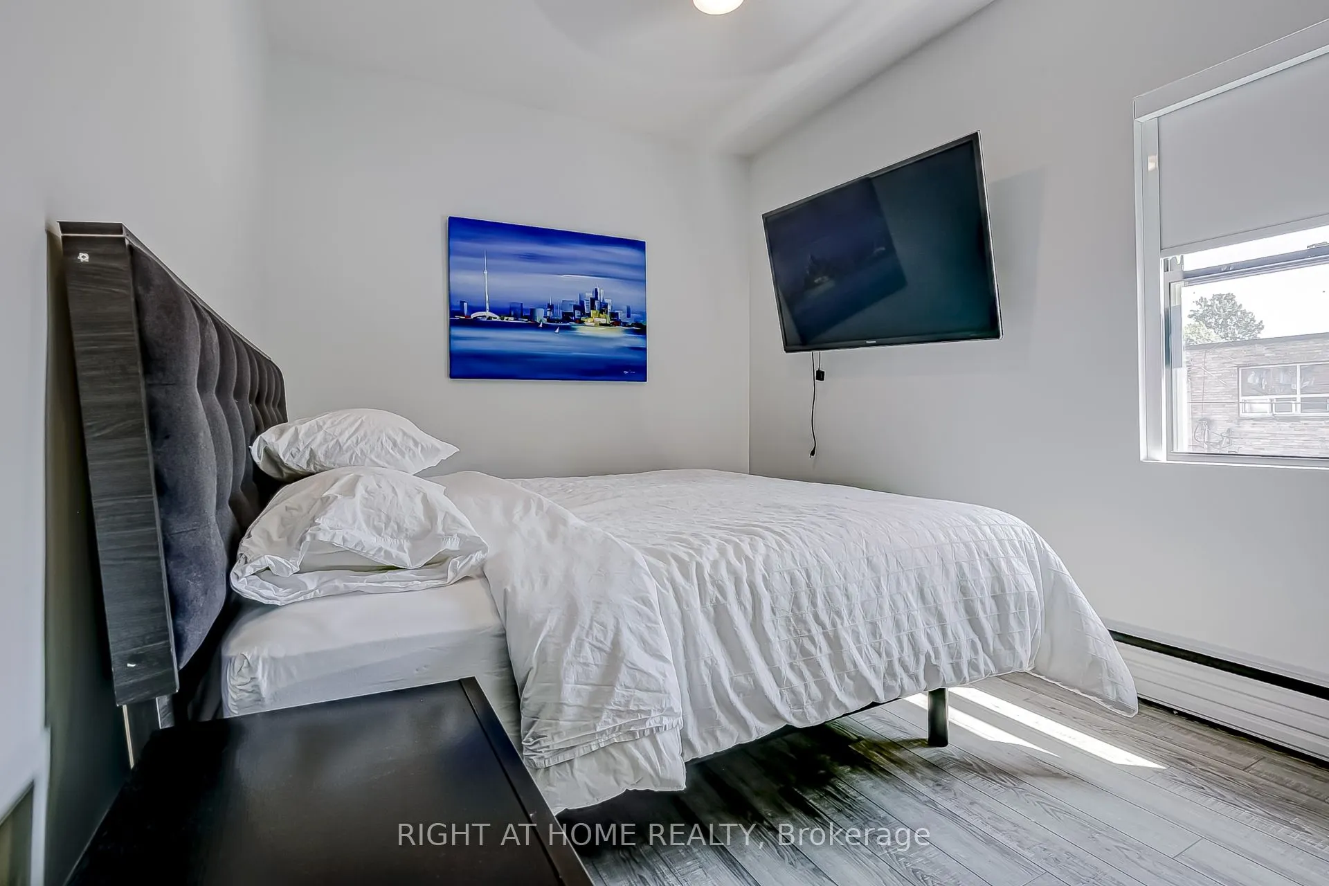 181 Lakeshore Road E