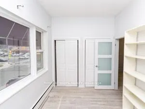 181 Lakeshore Road E