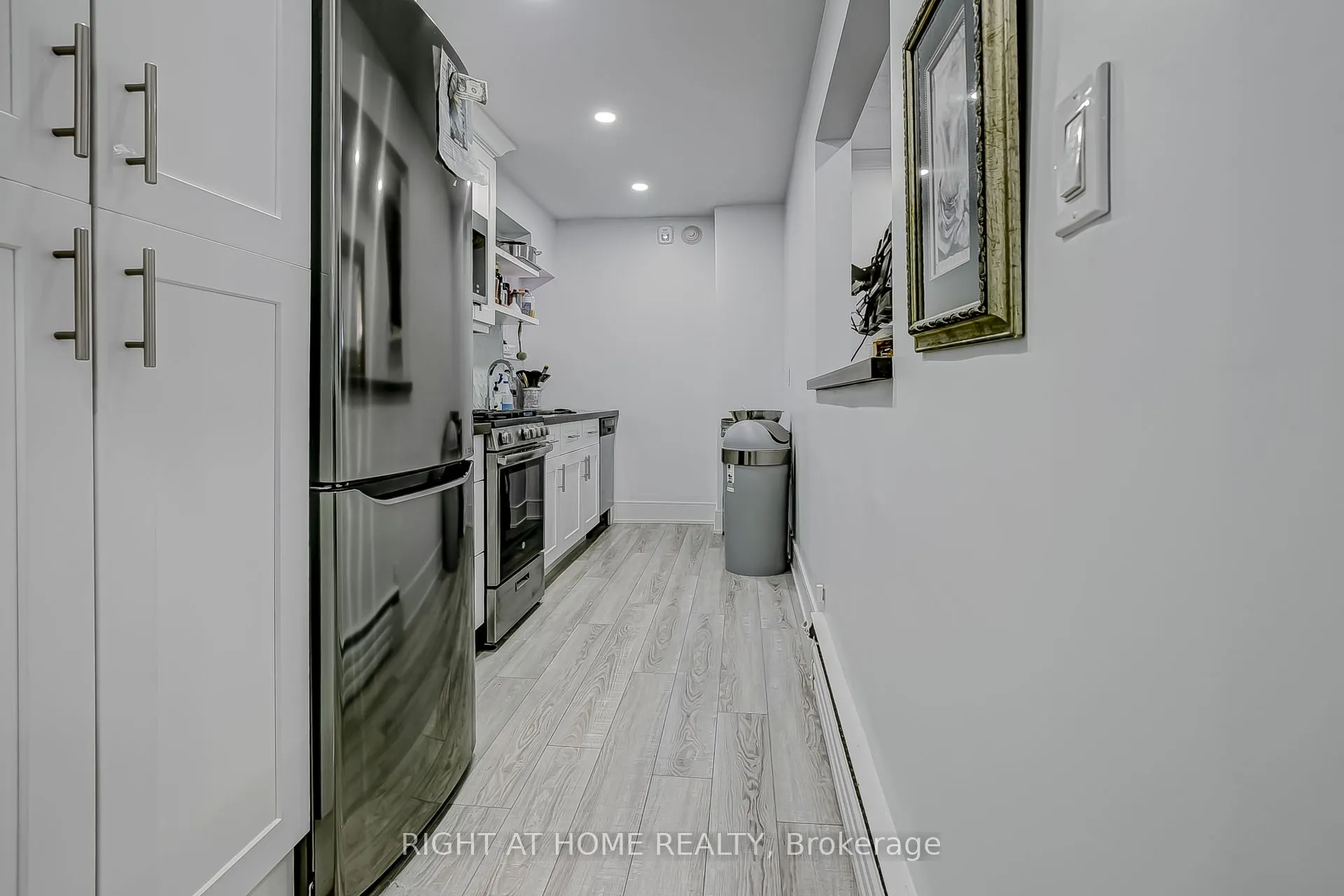 181 Lakeshore Road E
