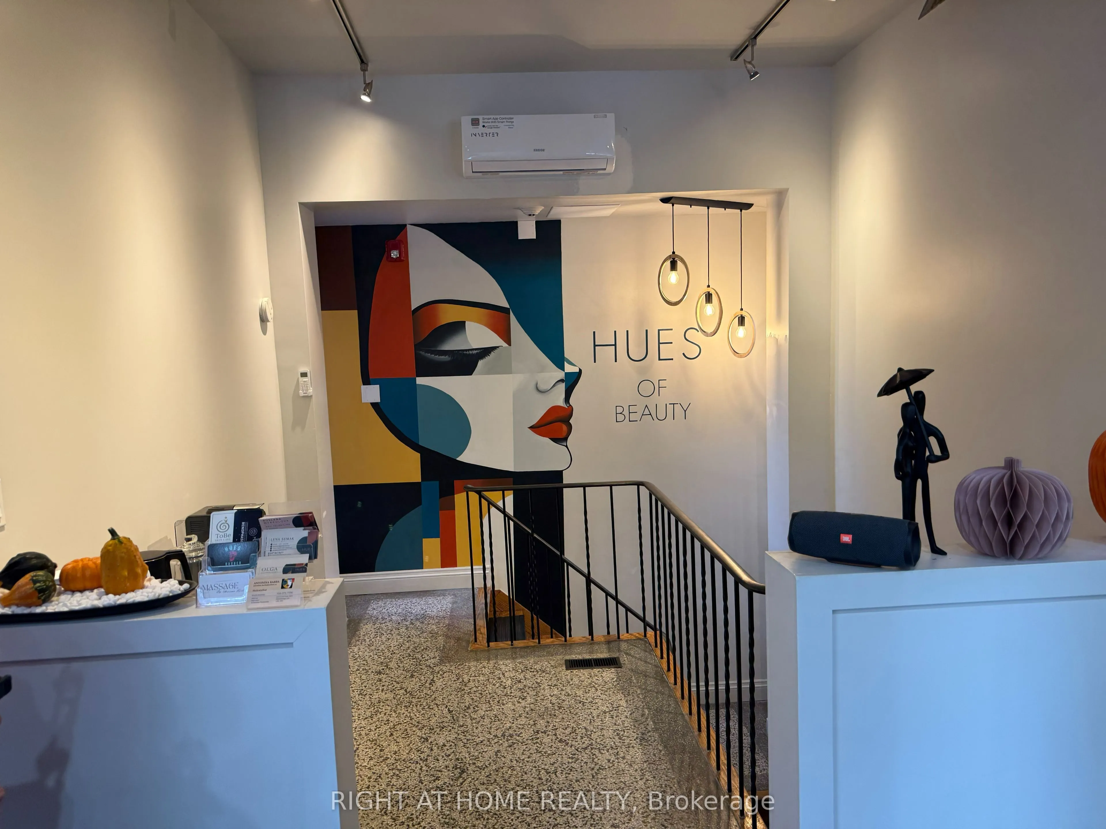 181 Lakeshore Road E