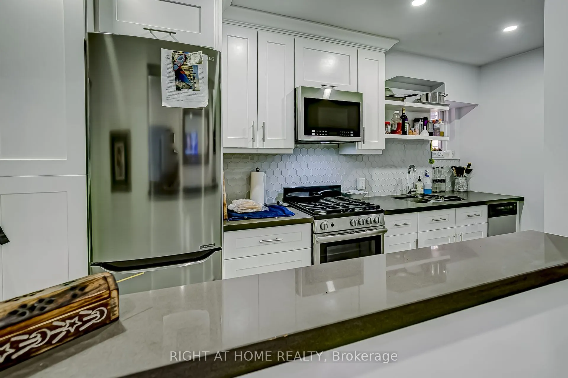 181 Lakeshore Road E