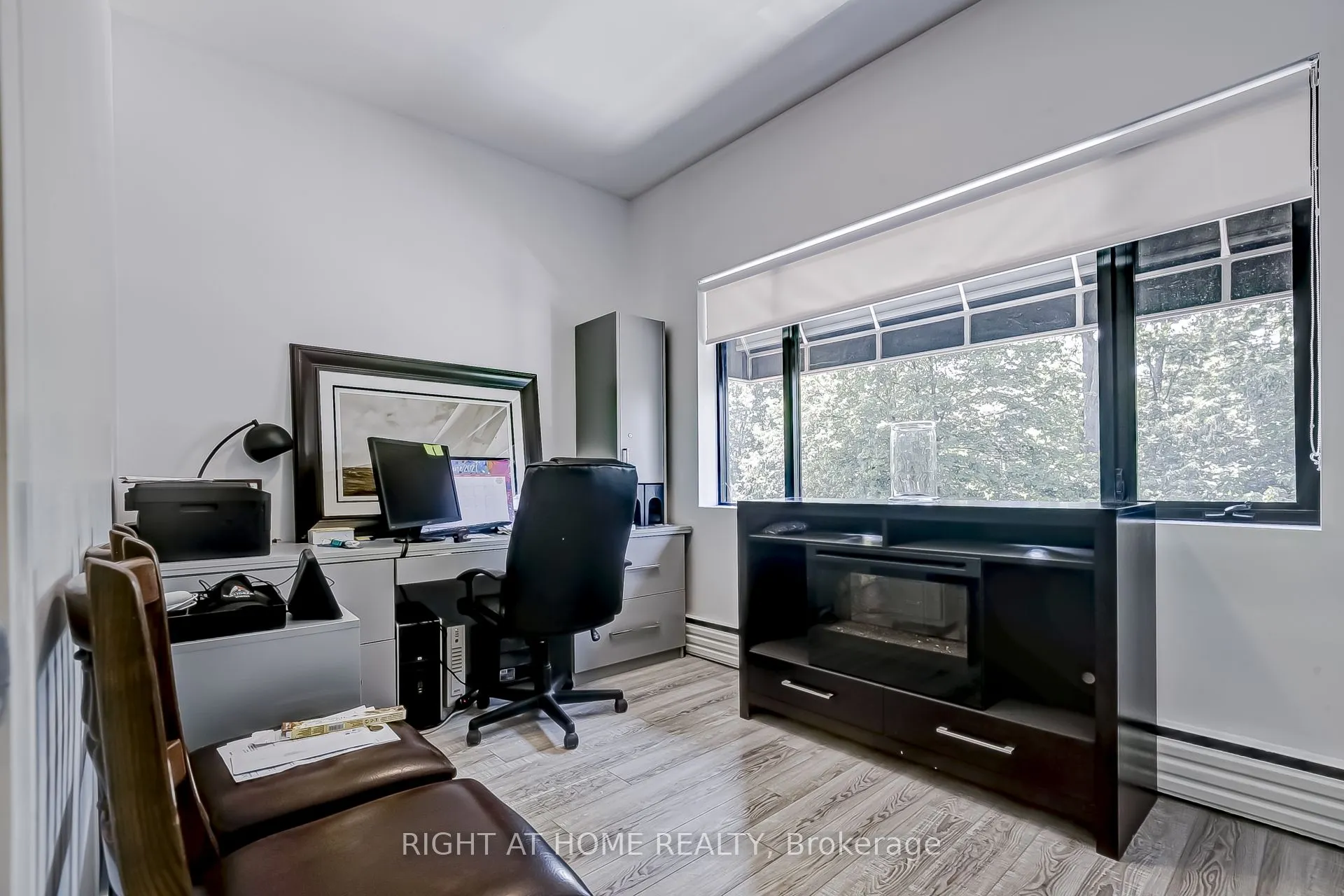181 Lakeshore Road E