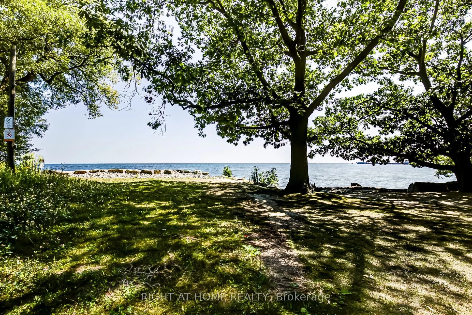 181 Lakeshore Road E