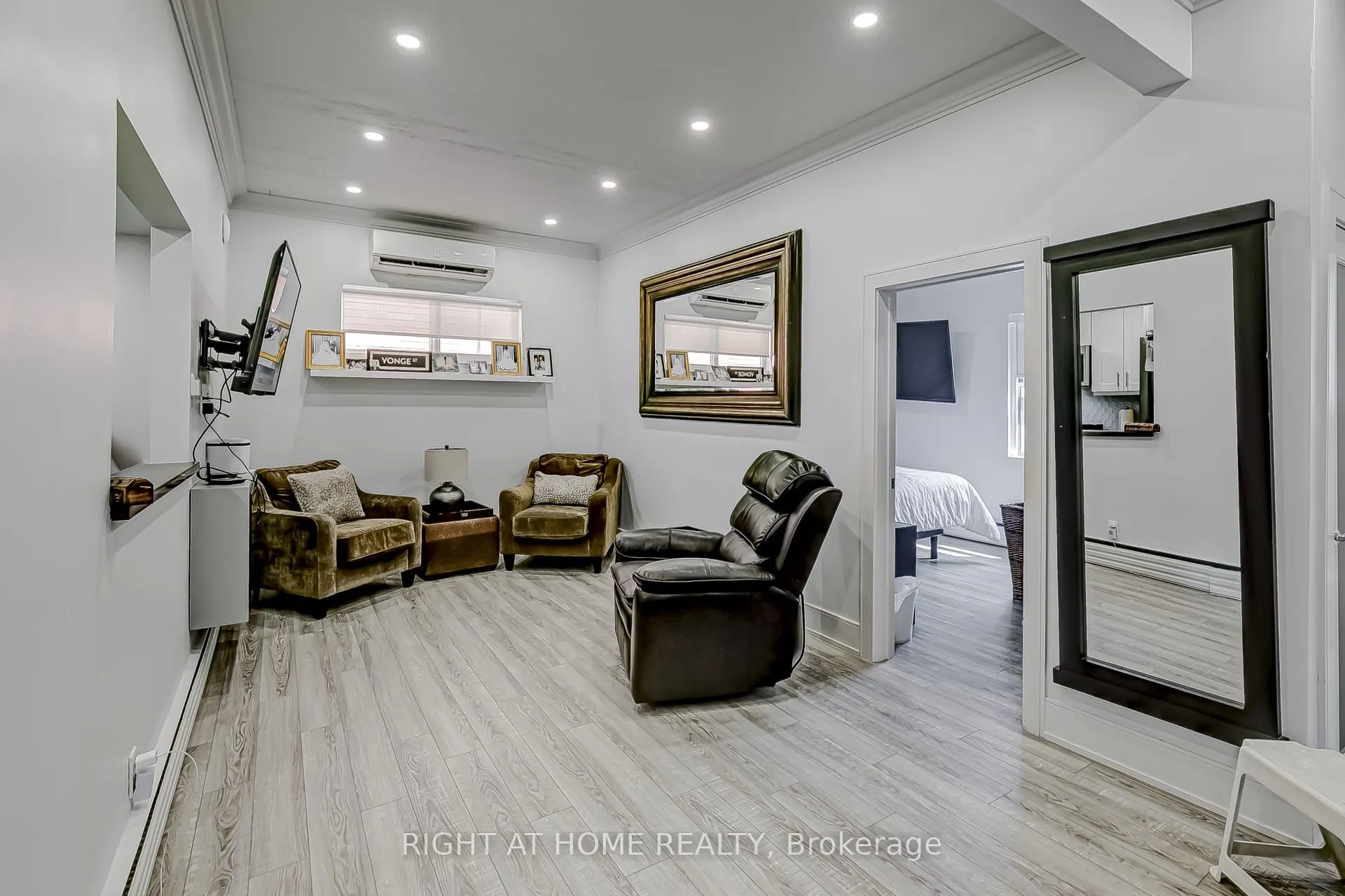 181 Lakeshore Road E