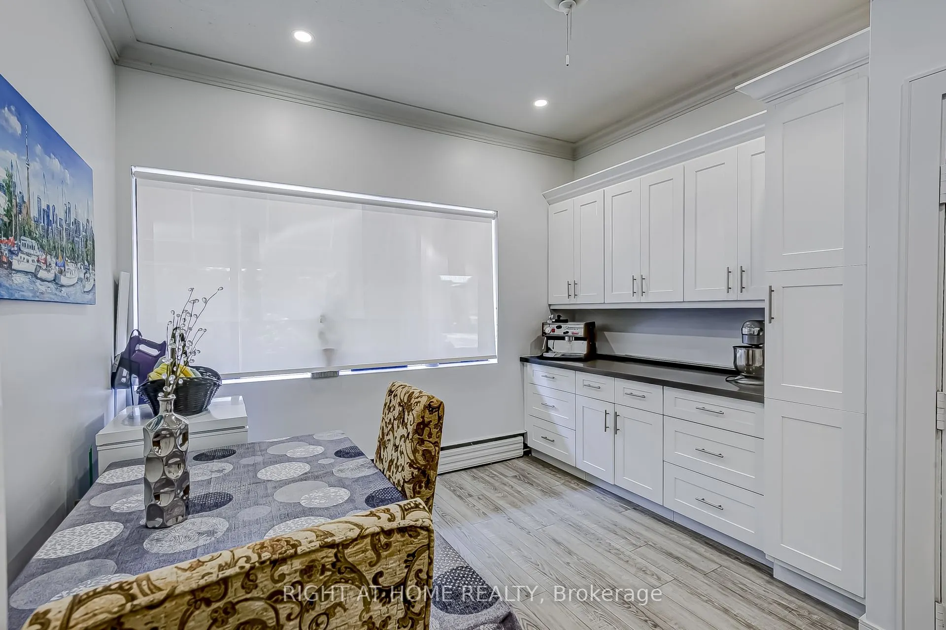 181 Lakeshore Road E