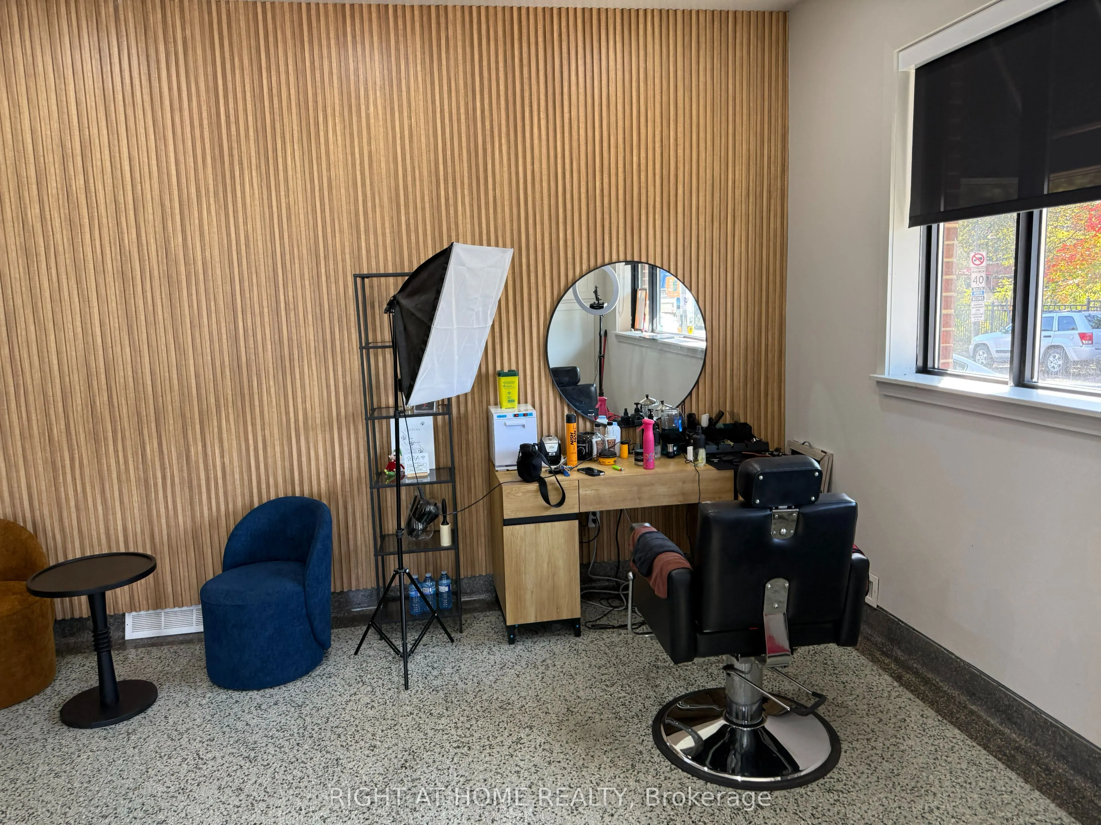 181 Lakeshore Road E