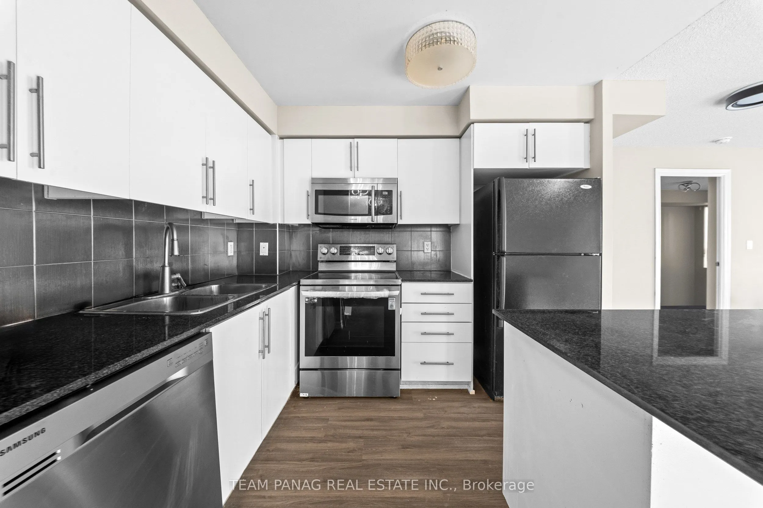310 Burnhamthorpe Road W #401