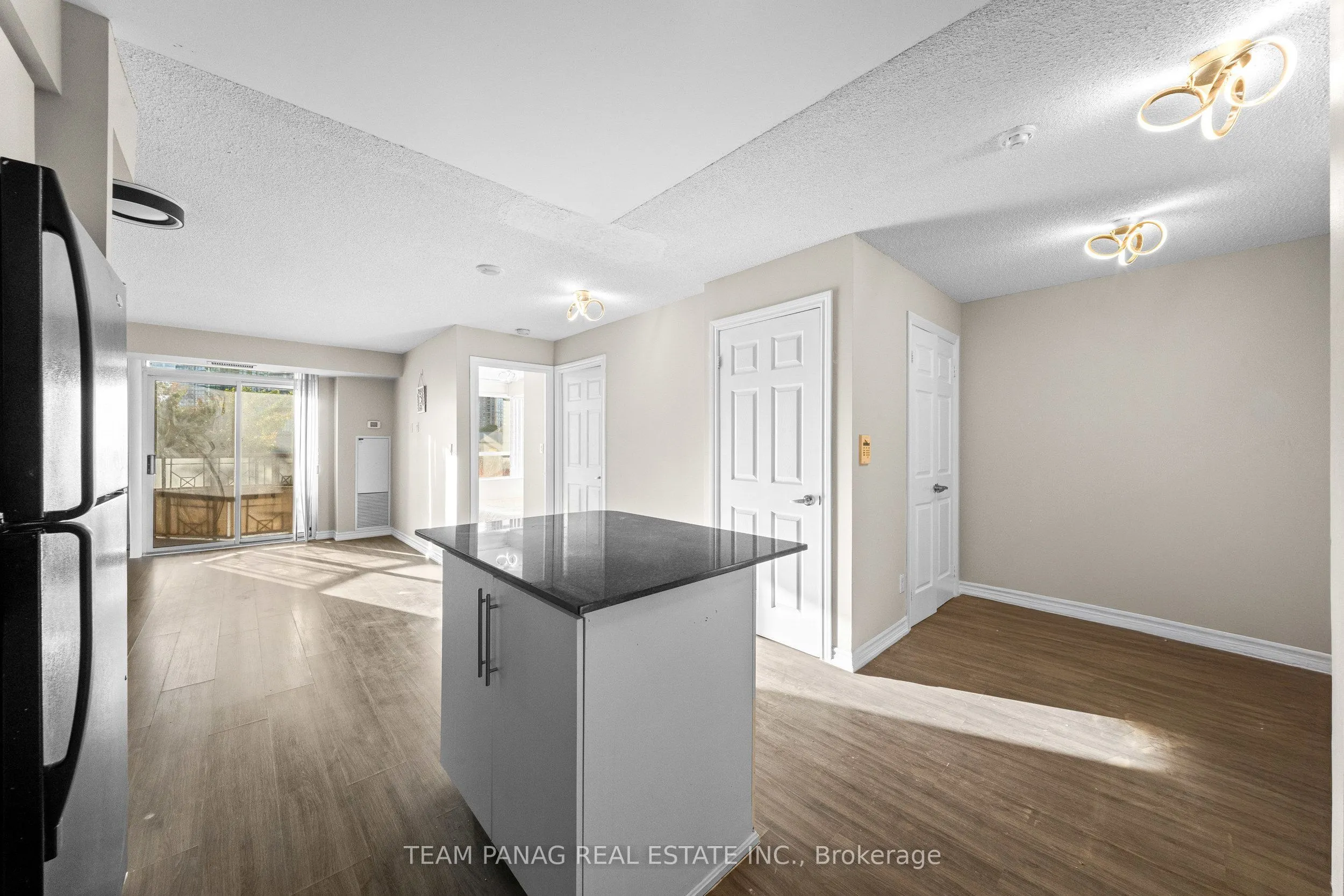 310 Burnhamthorpe Road W #401