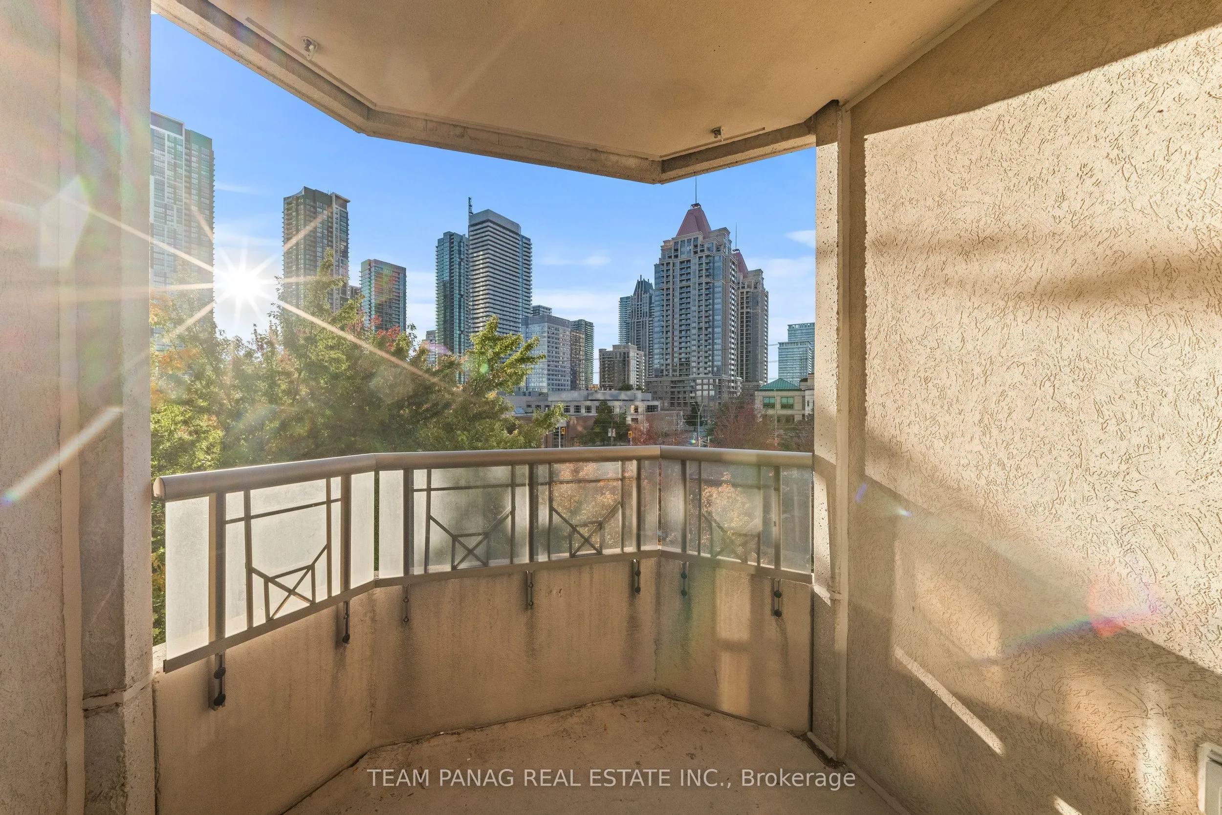 310 Burnhamthorpe Road W #401