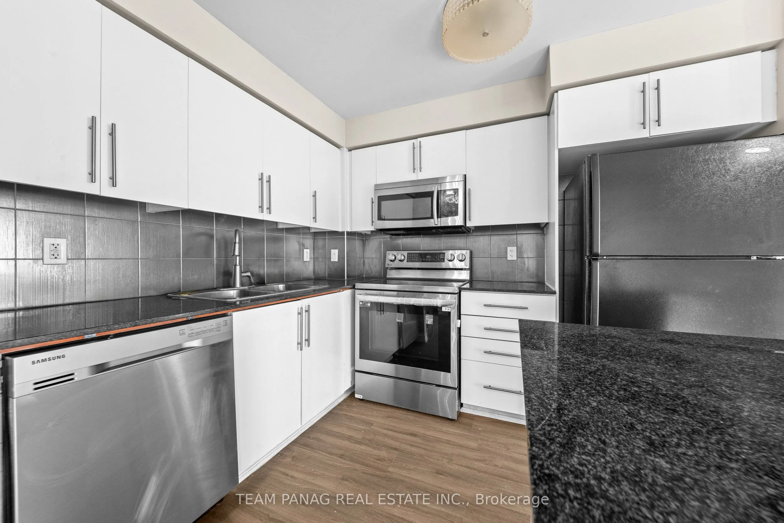 310 Burnhamthorpe Road W #401