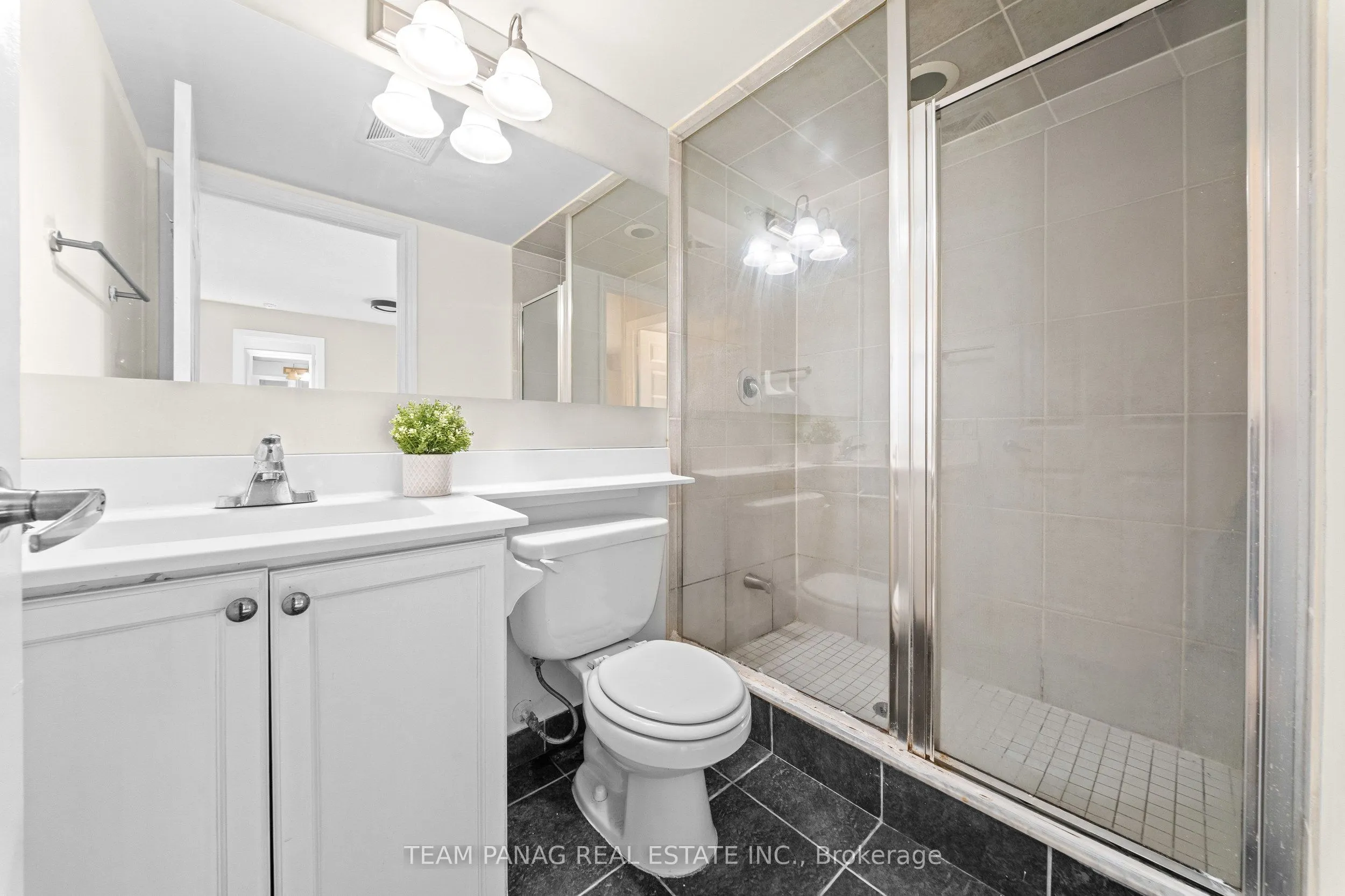 310 Burnhamthorpe Road W #401