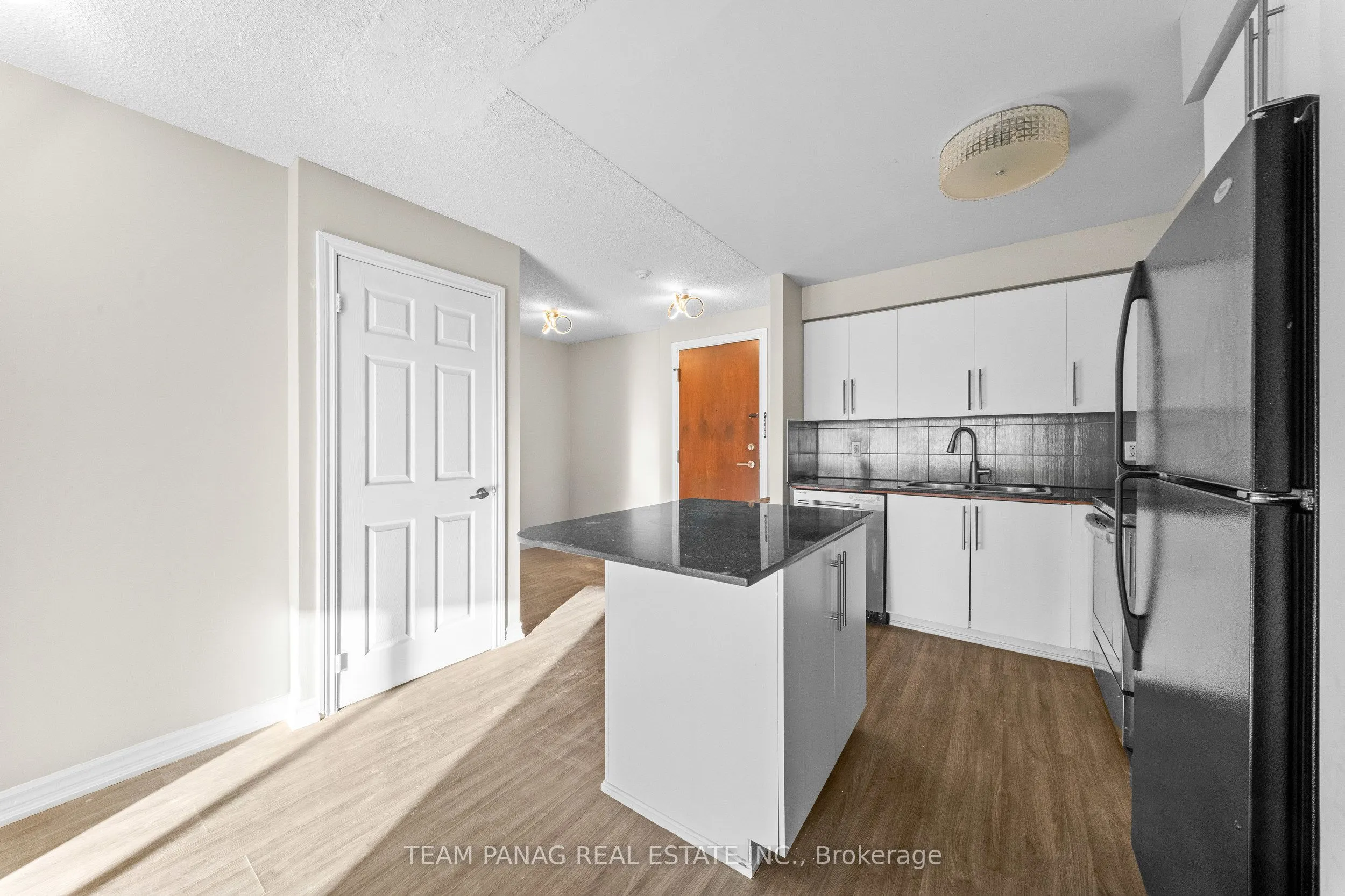 310 Burnhamthorpe Road W #401