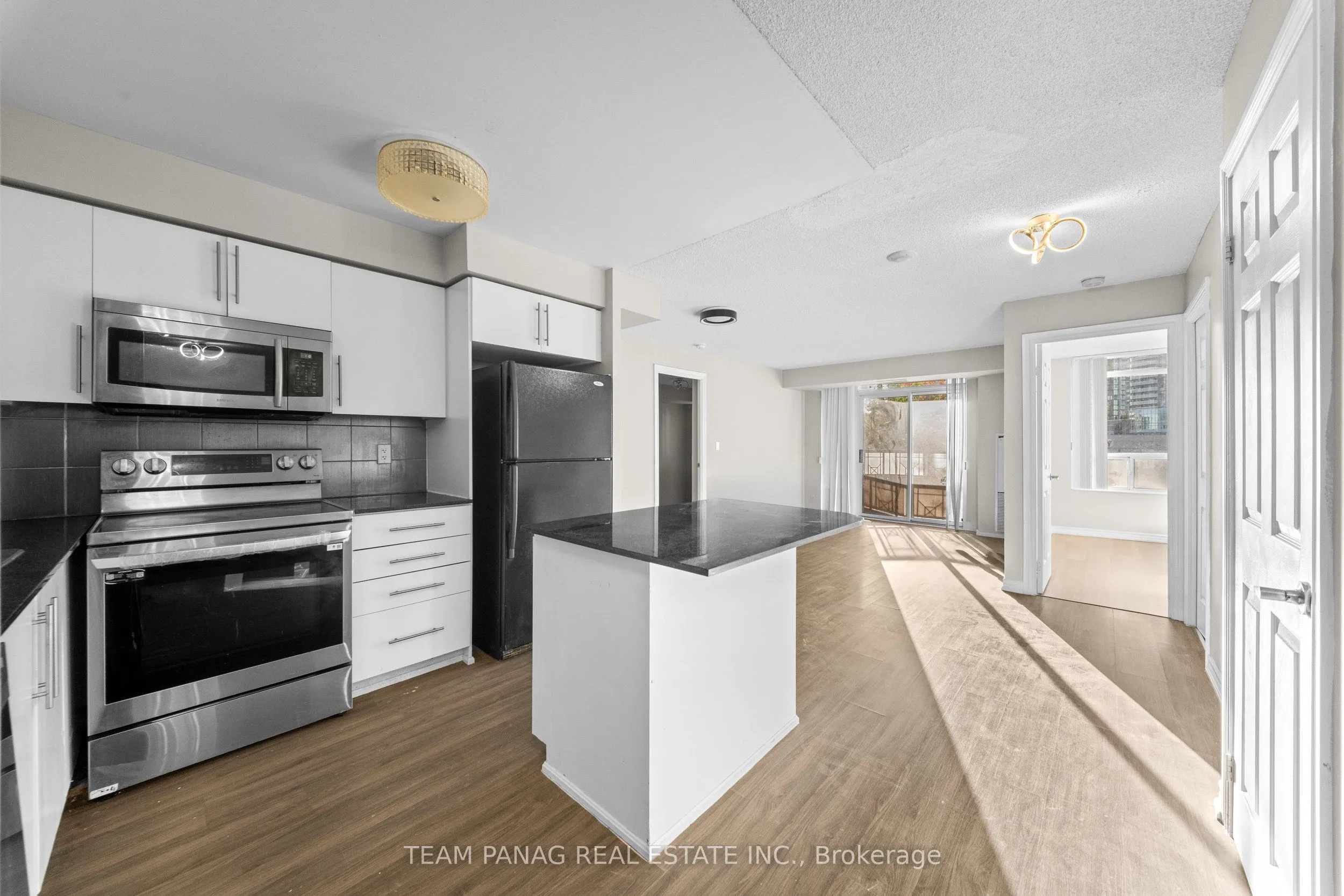 310 Burnhamthorpe Road W #401