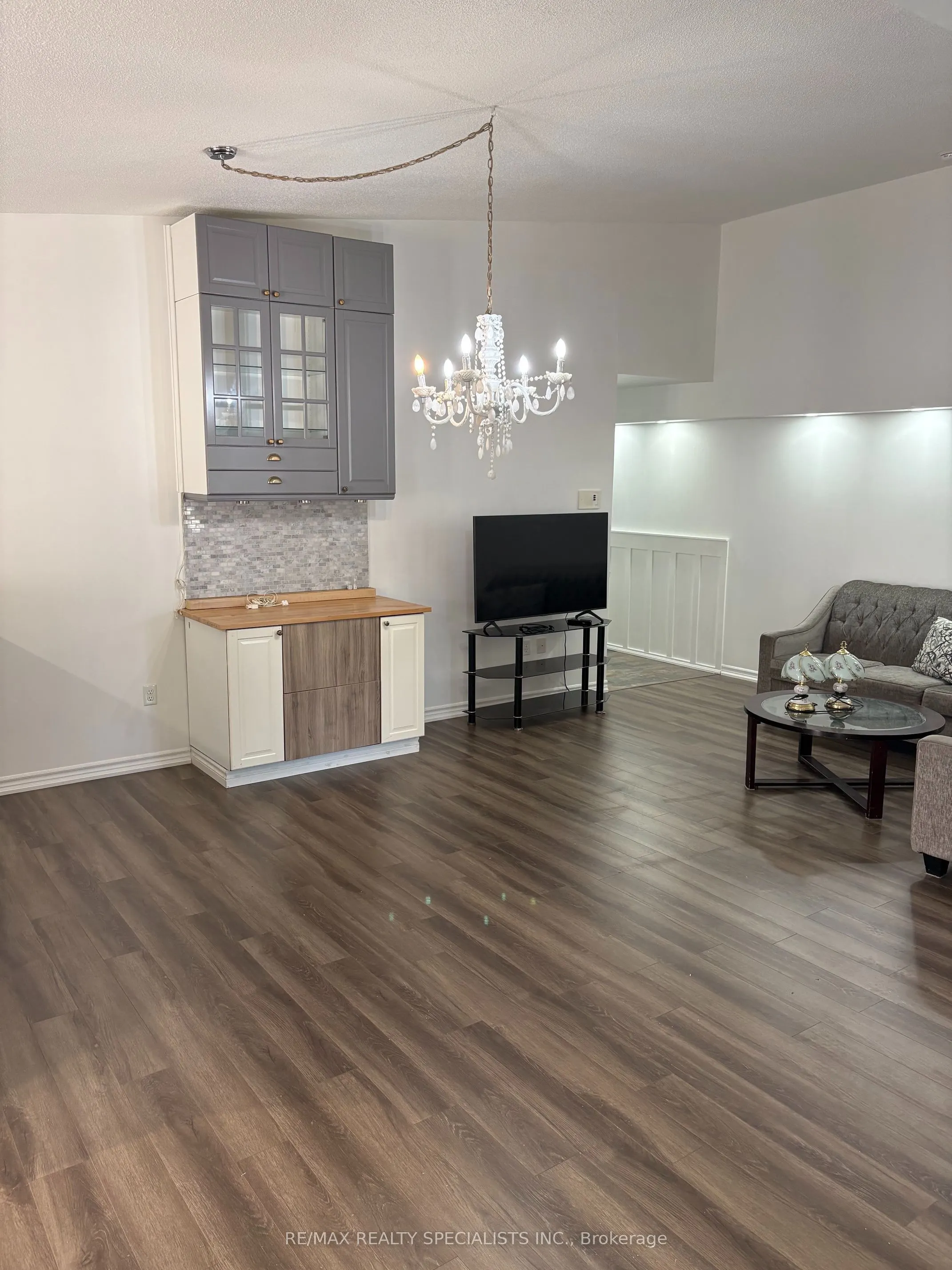 1340 Main Street E #402