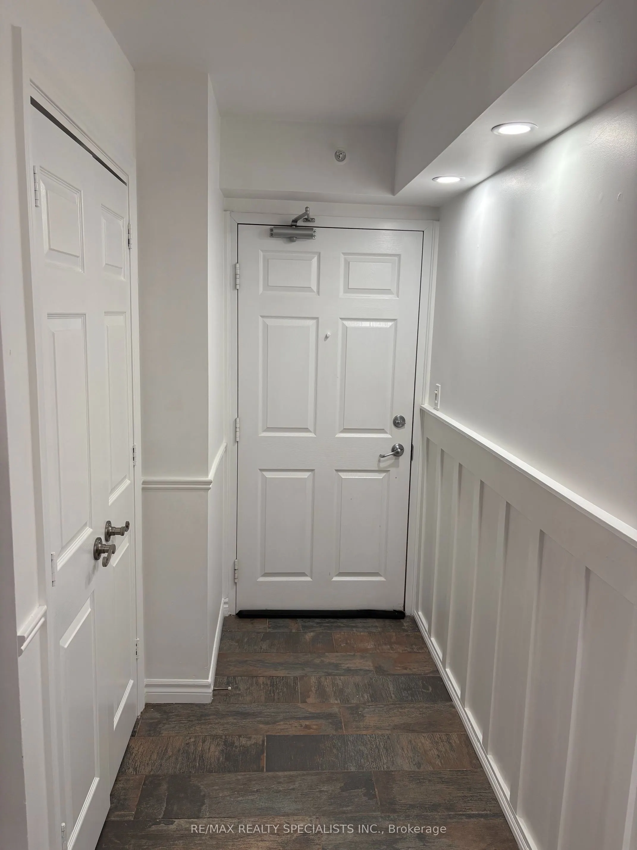 1340 Main Street E #402