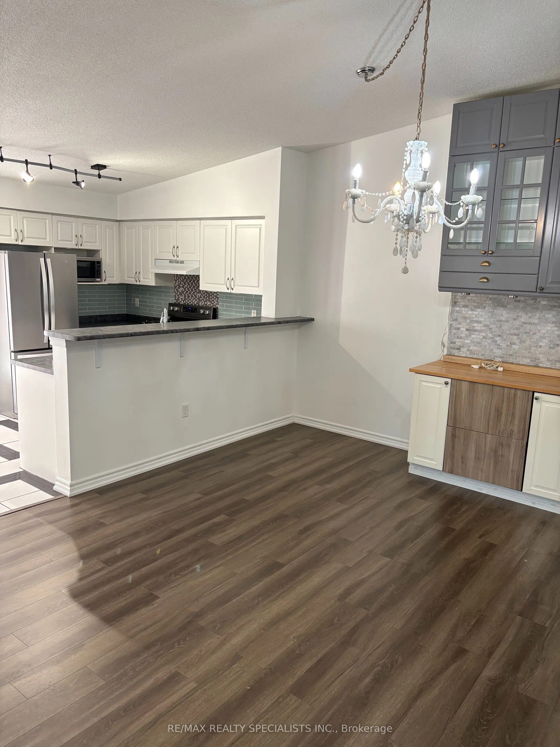 1340 Main Street E #402