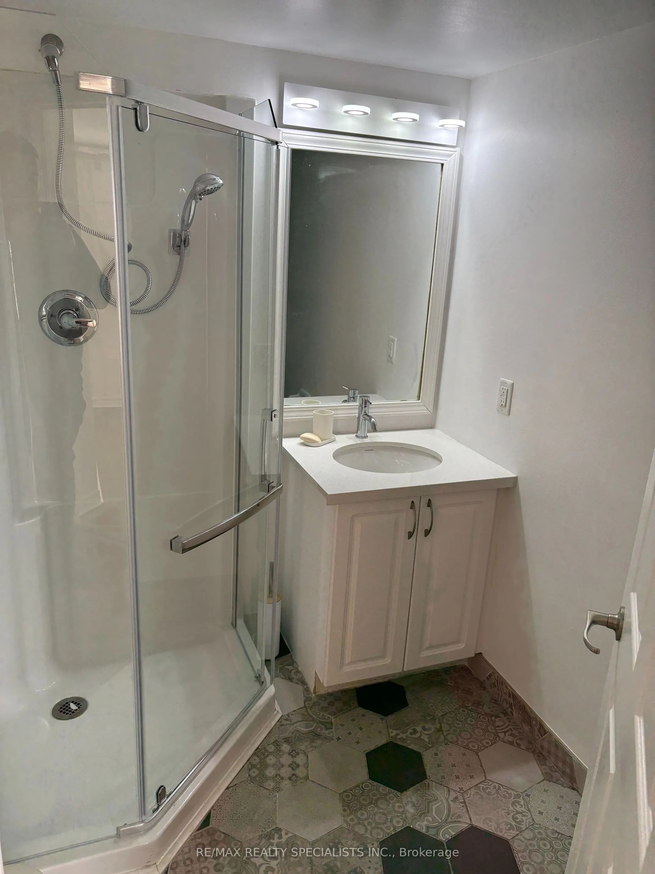 1340 Main Street E #402
