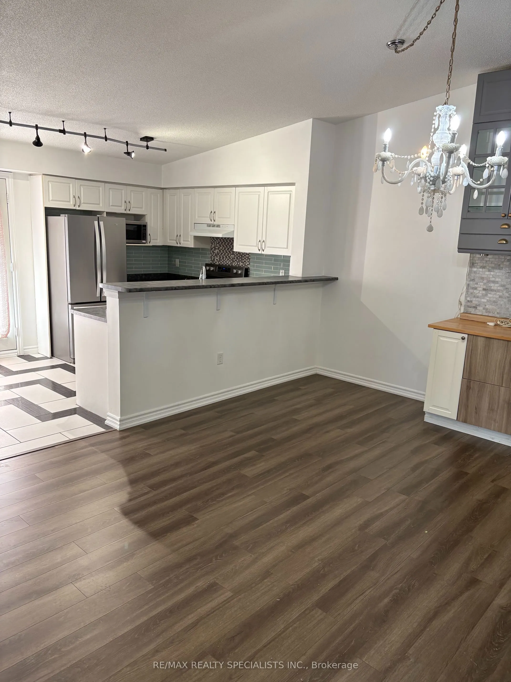 1340 Main Street E #402
