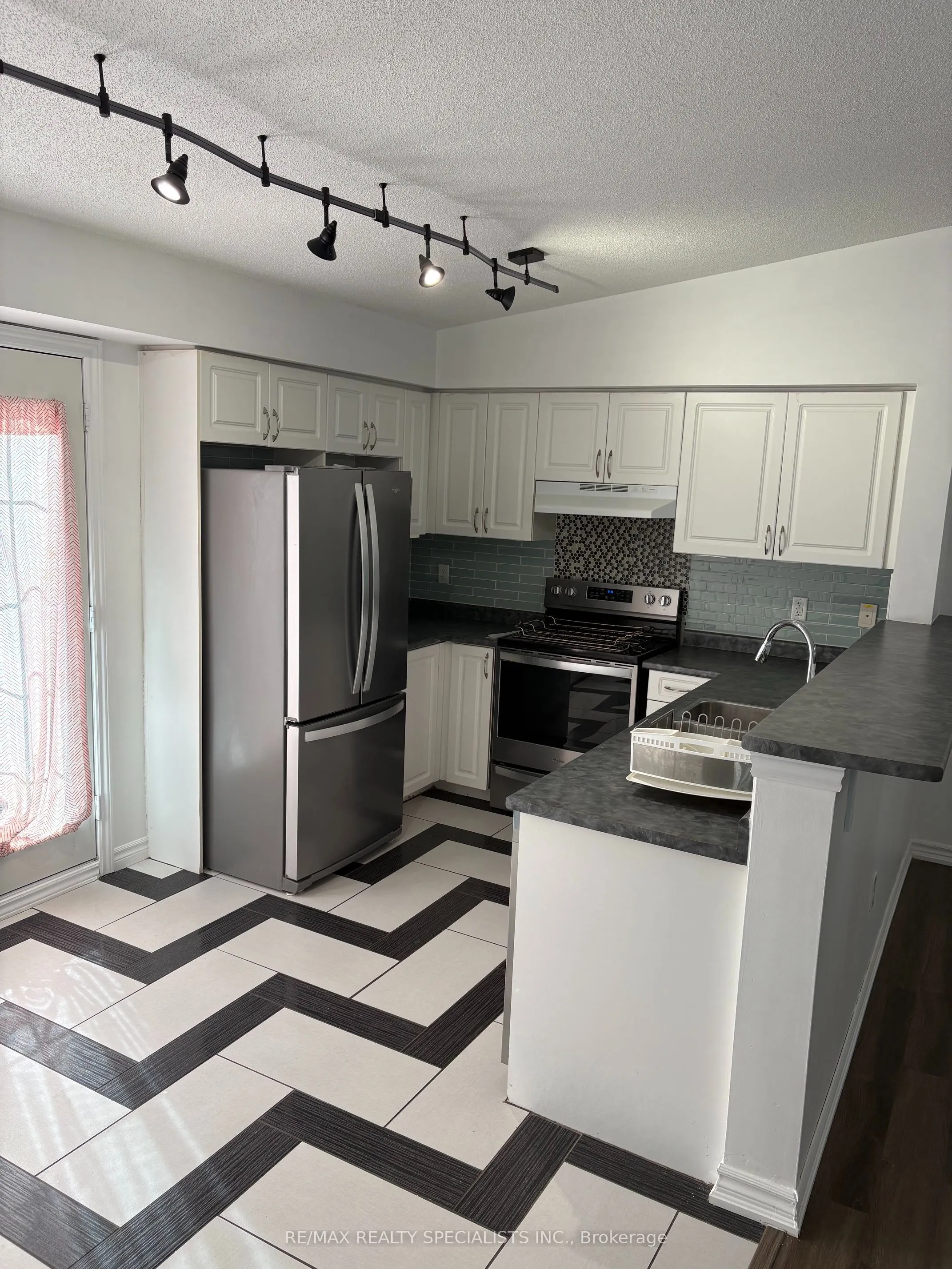 1340 Main Street E #402