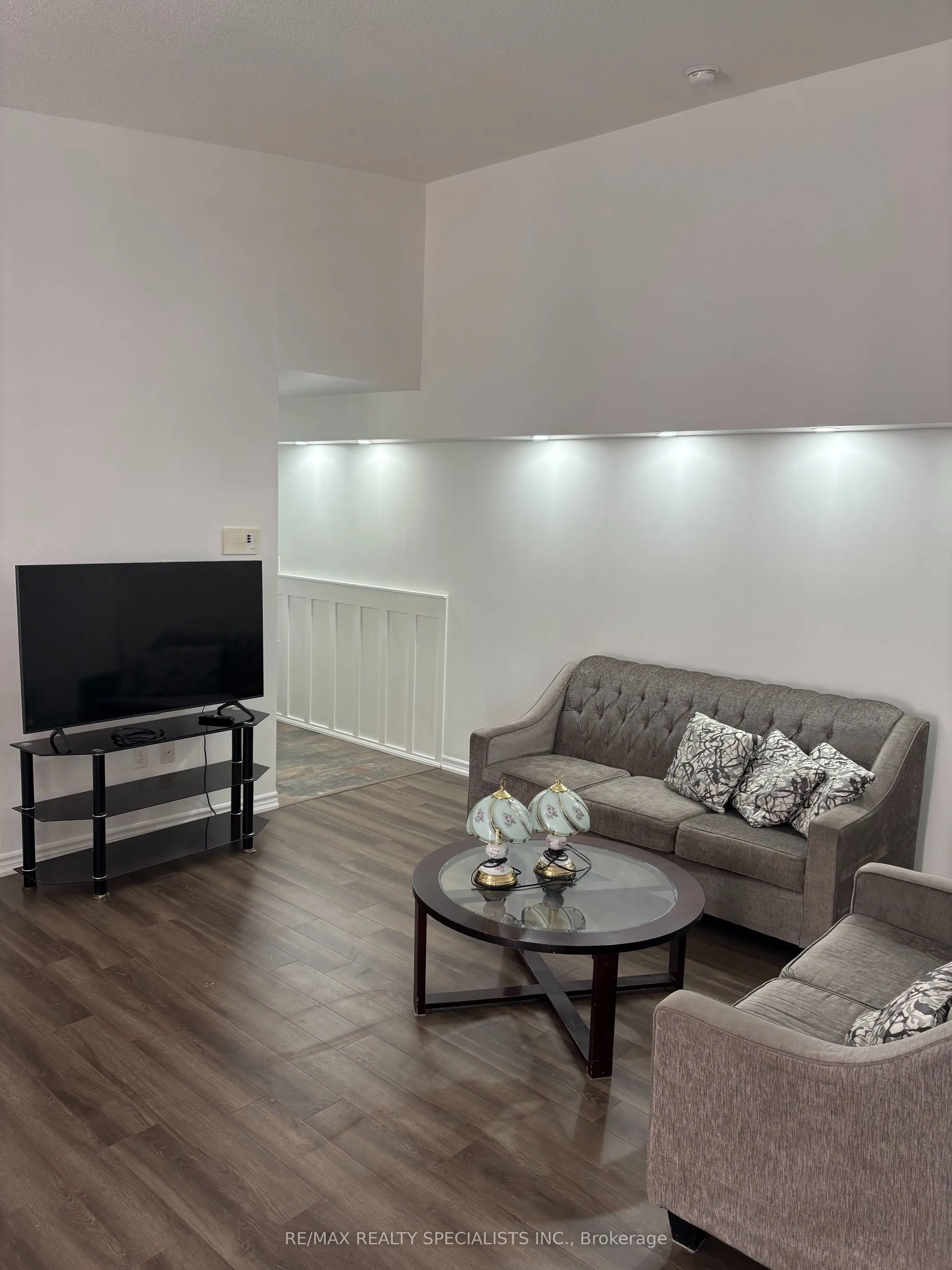 1340 Main Street E #402
