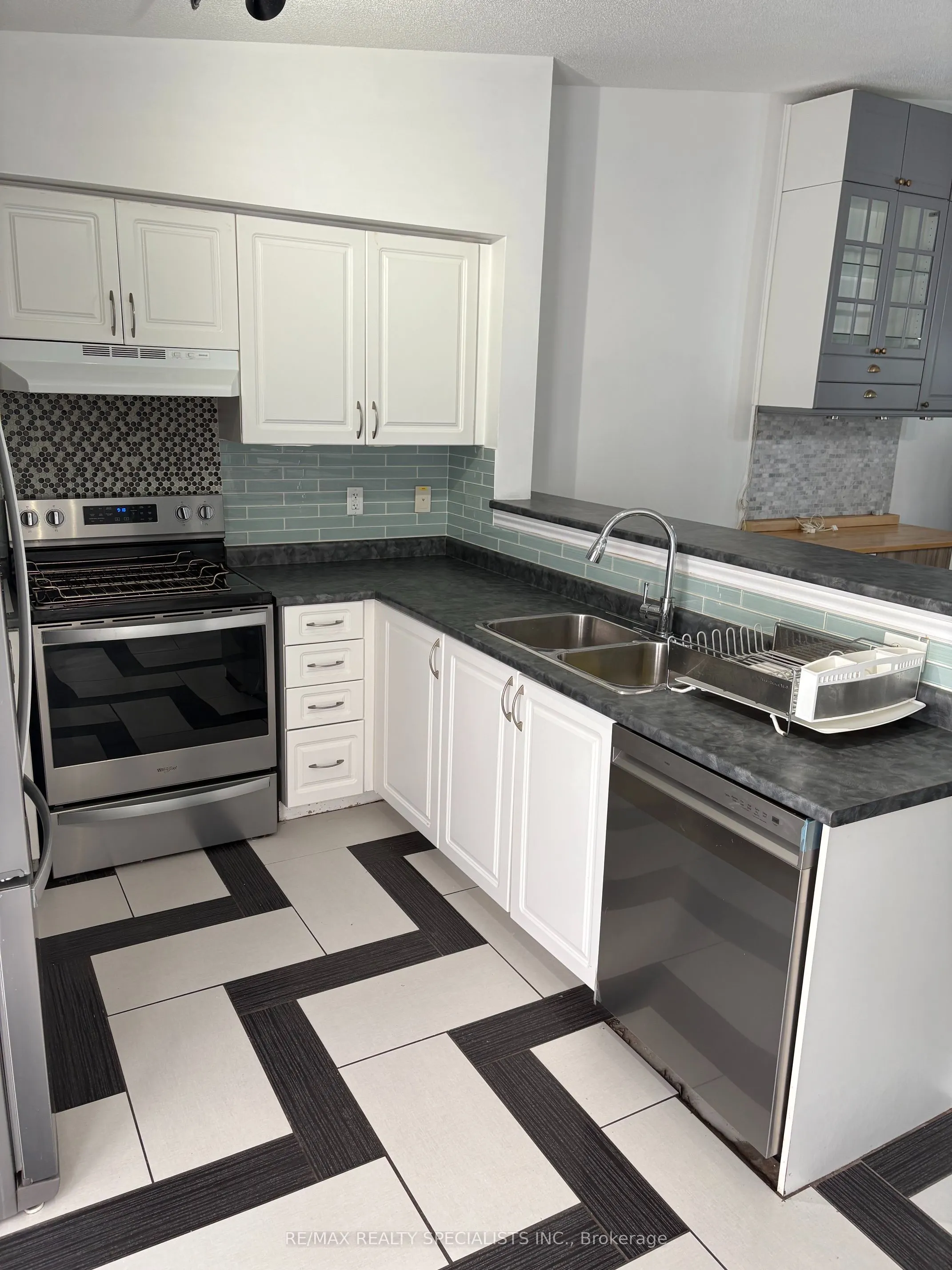 1340 Main Street E #402