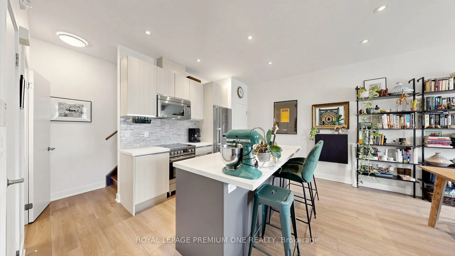 441 Jane Street #203