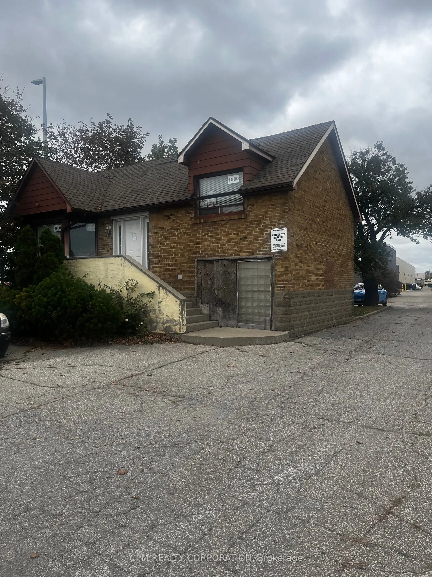 1600 The Queensway