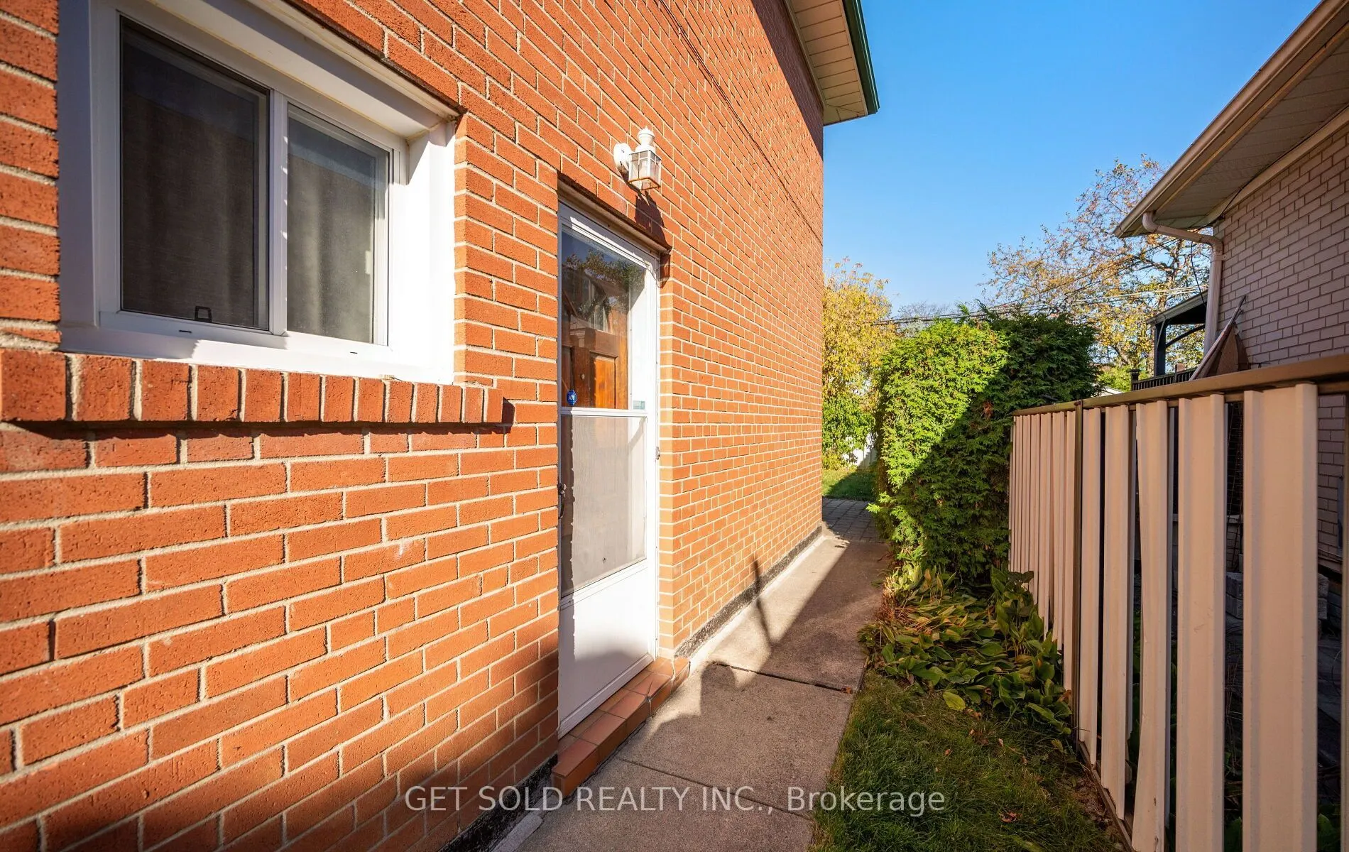 6 Marcel Road