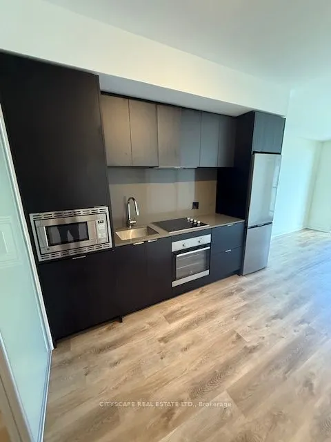 86 Dundas Street E #611