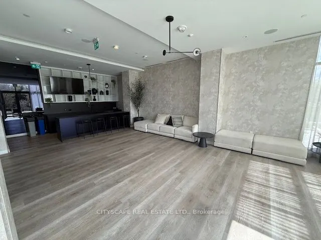 86 Dundas Street E #611