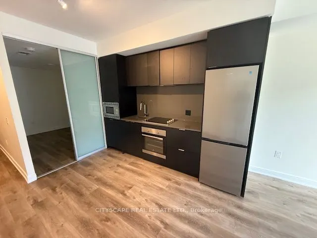 86 Dundas Street E #611