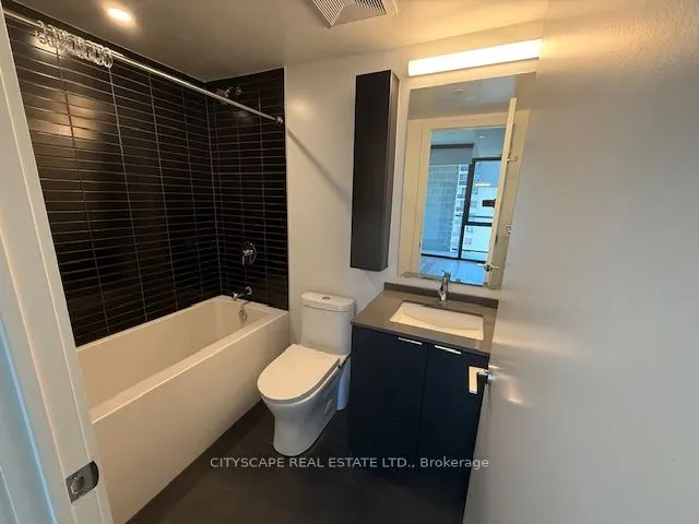 86 Dundas Street E #611