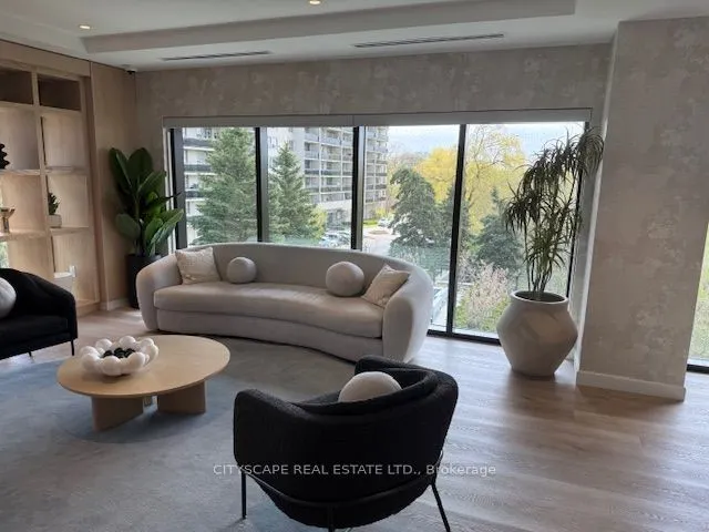 86 Dundas Street E #611