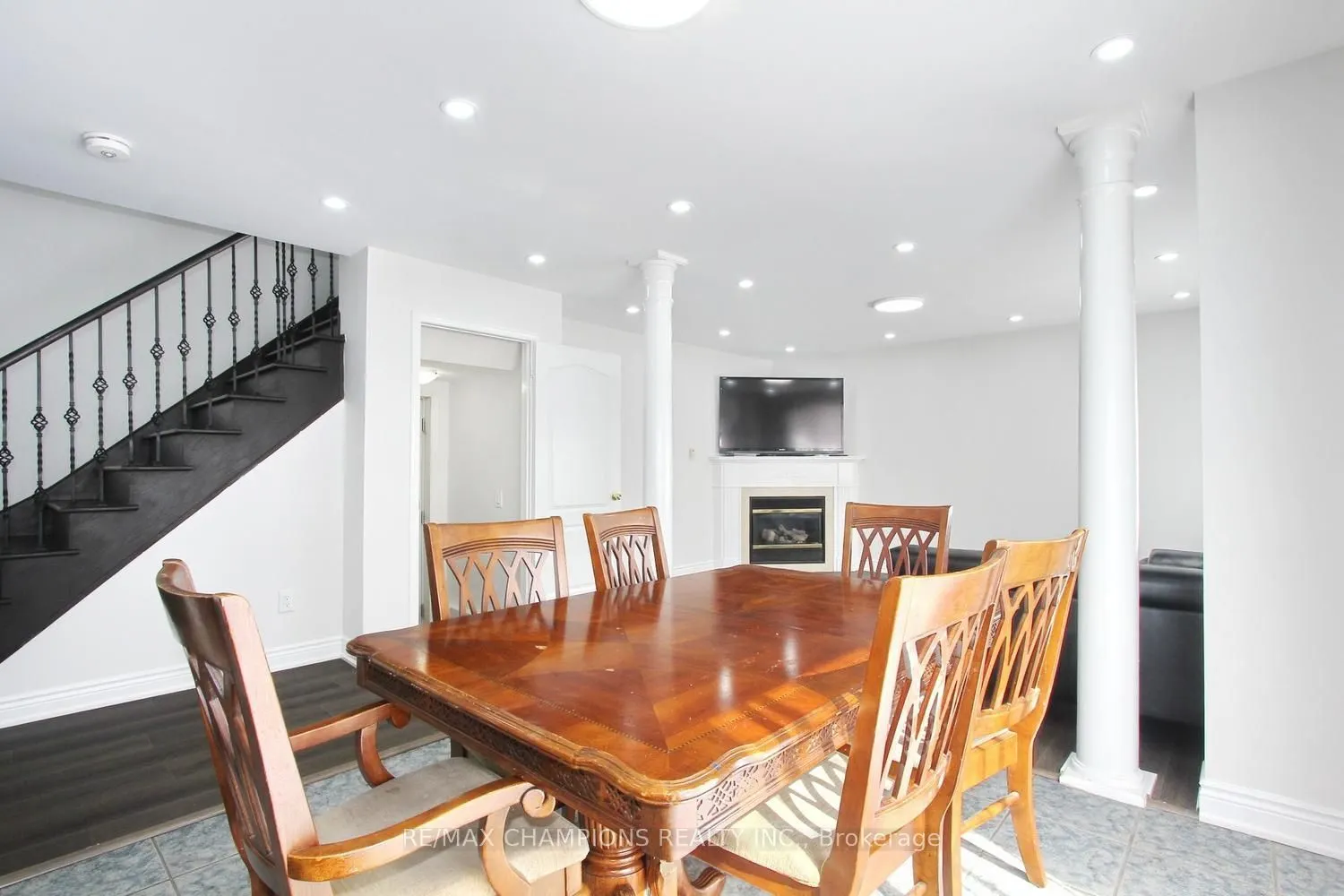 28 Egypt Drive