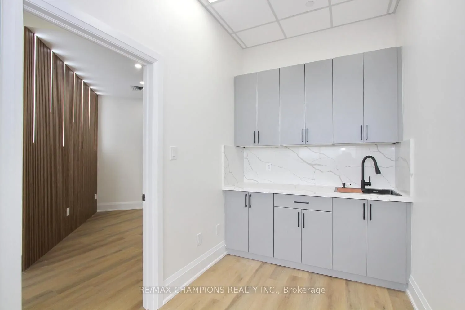 6475 Mayfield Road #205