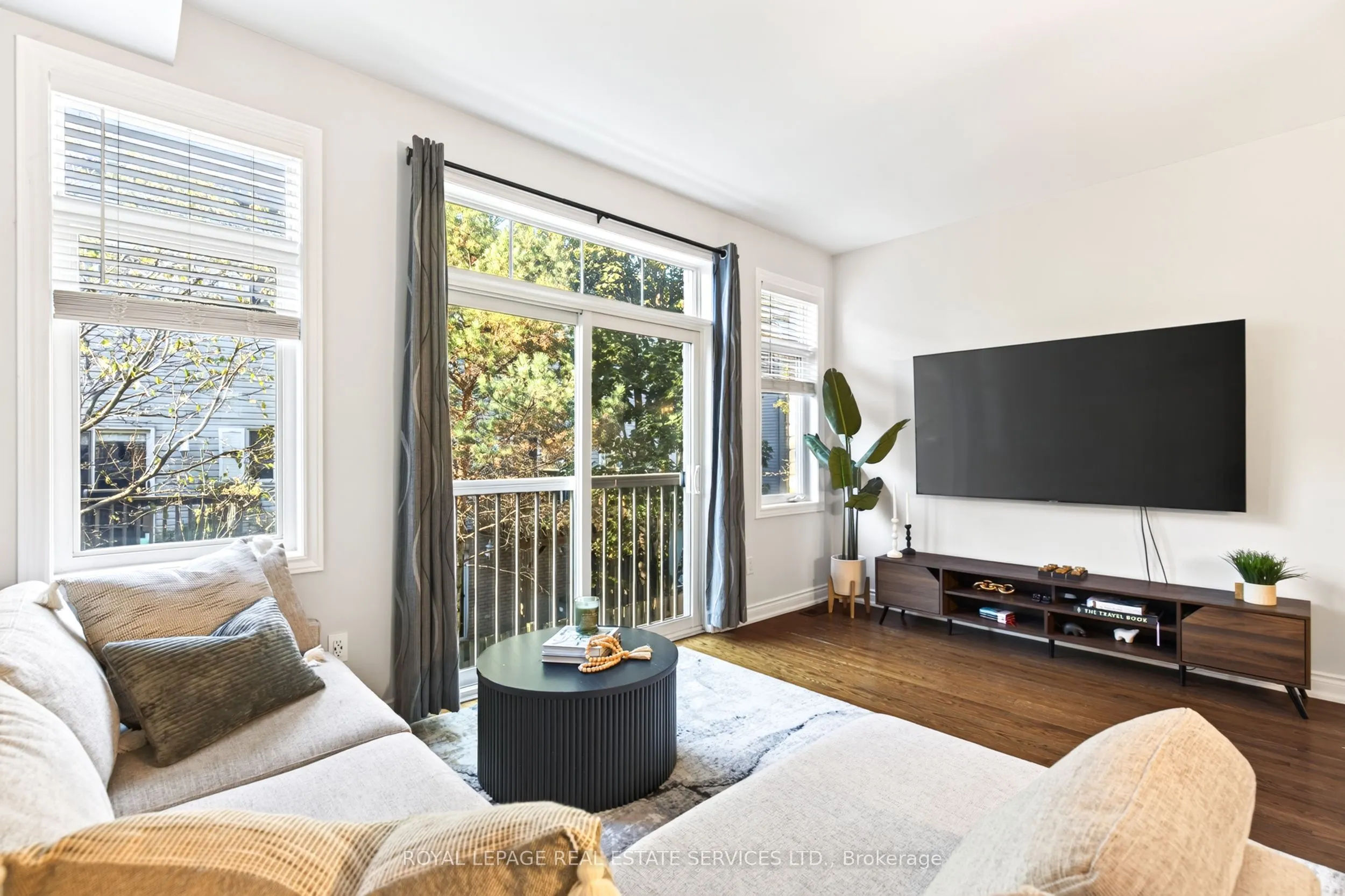 2453 Scholars Common