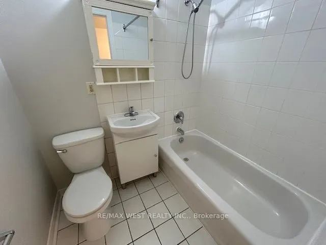 88 Uxbridge Avenue #B