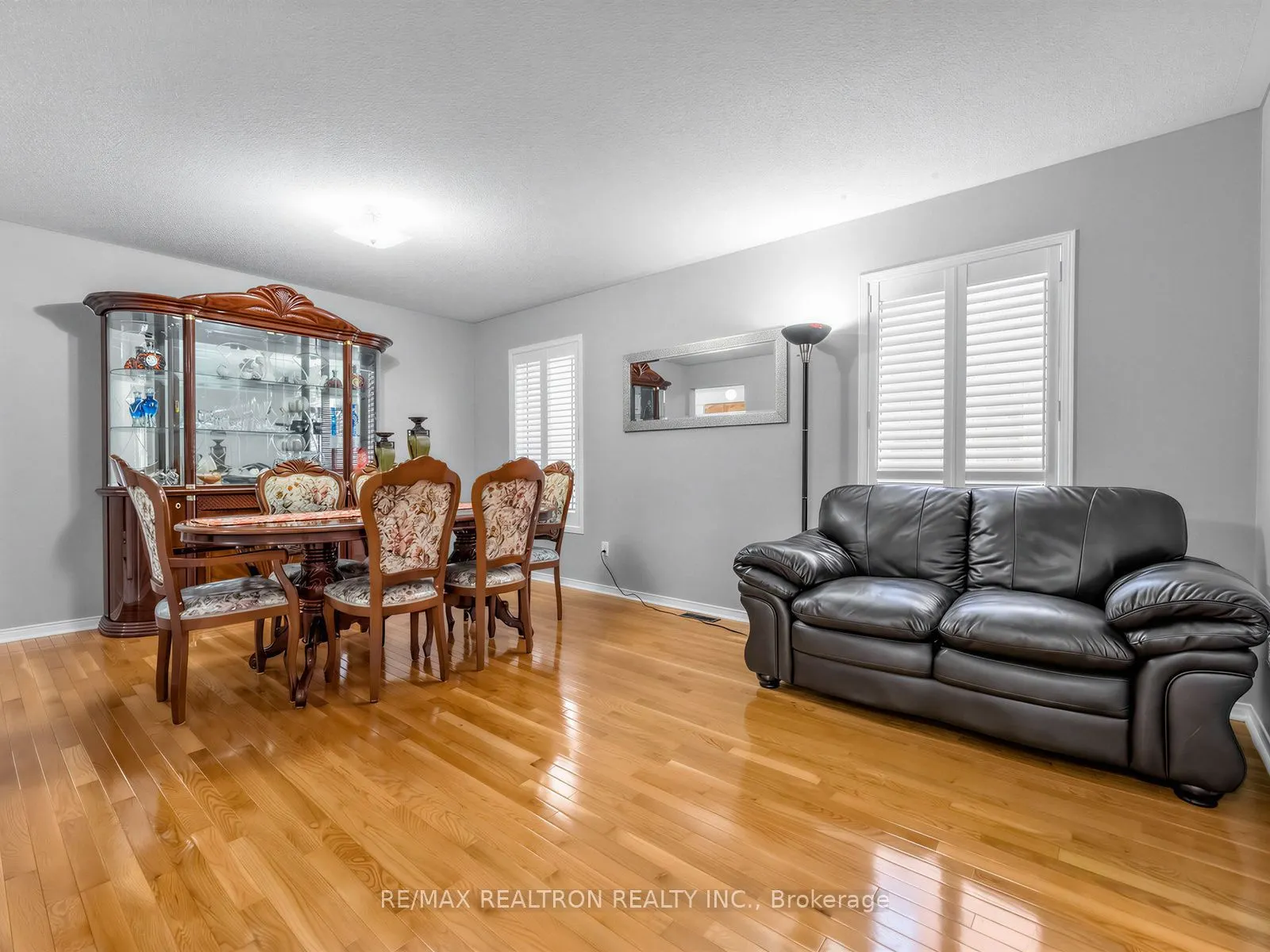 4841 Apple Blossom Circle