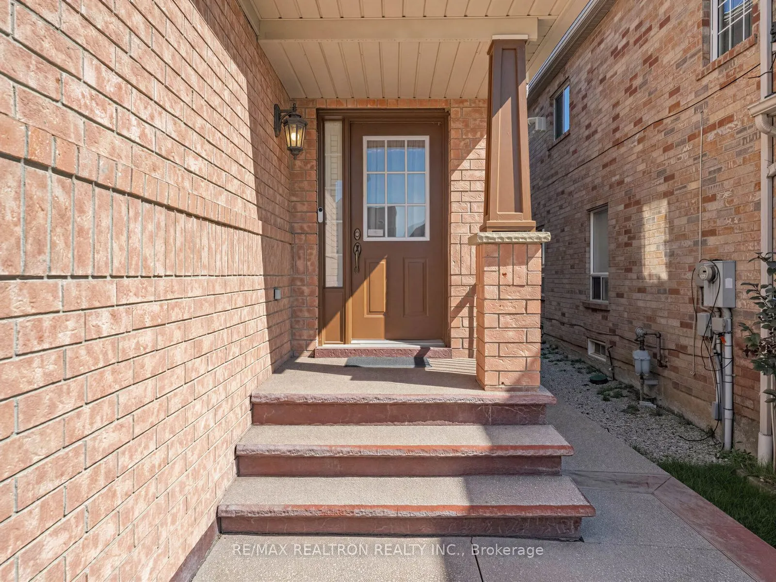4841 Apple Blossom Circle