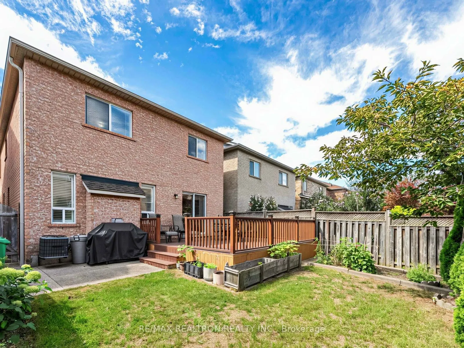 4841 Apple Blossom Circle
