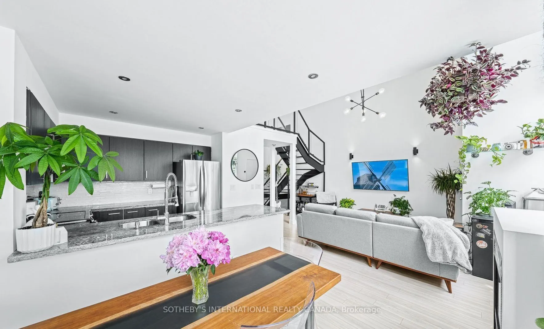 300 Manitoba Street #212