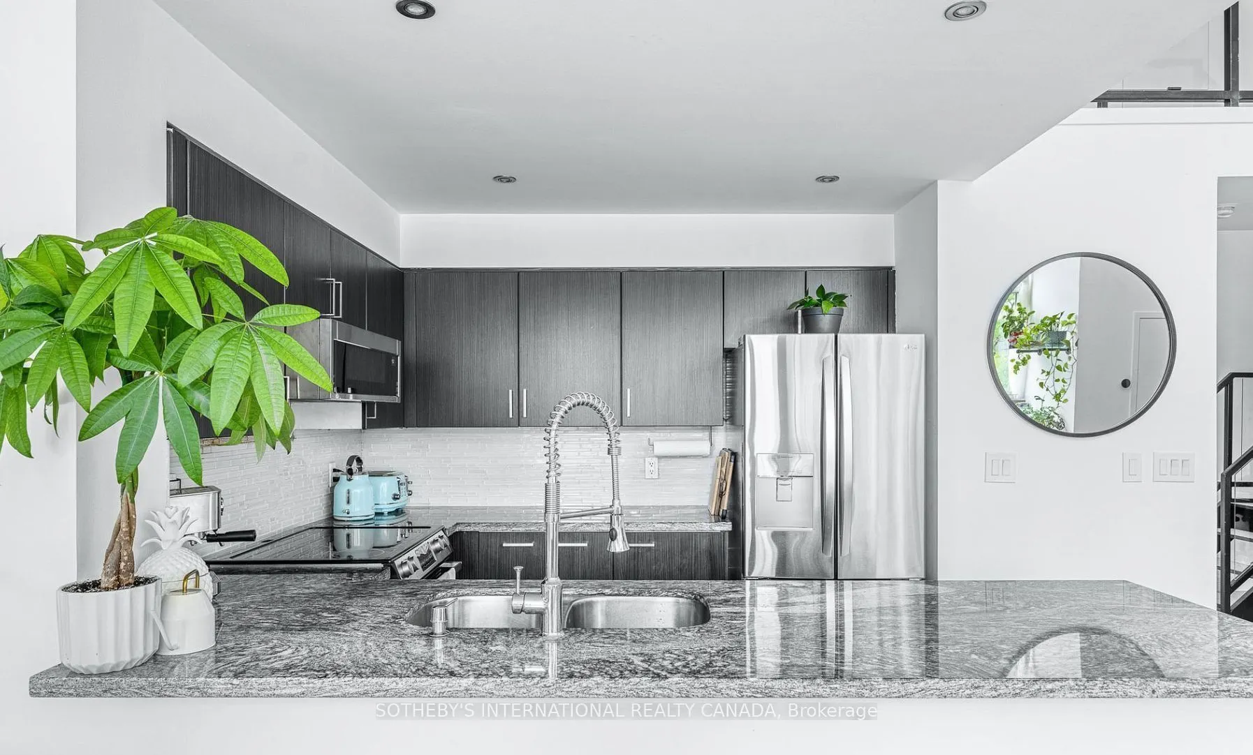 300 Manitoba Street #212