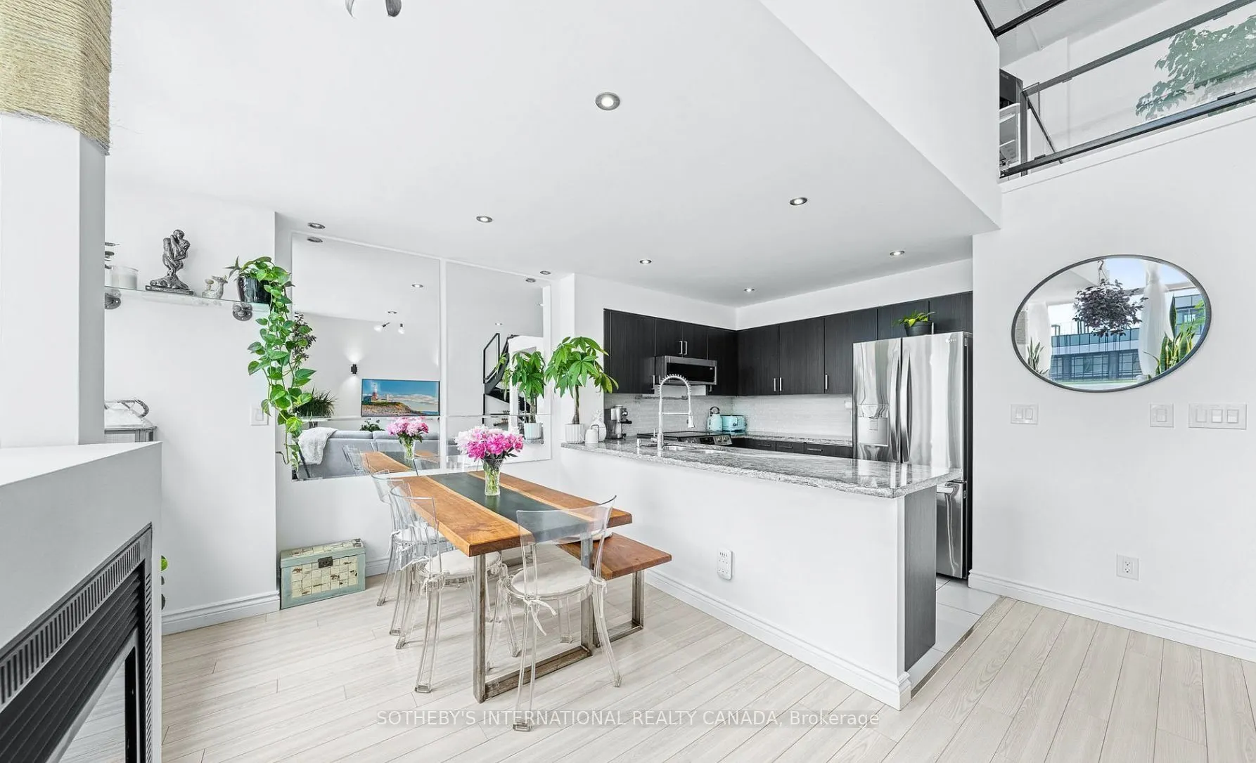300 Manitoba Street #212